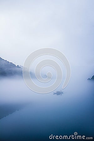 ä¸­å›½é£Ž å±±æ°´æ™¯è‰² æ¸”èˆ¹Chinese wind landscape scenery fishing Stock Photo